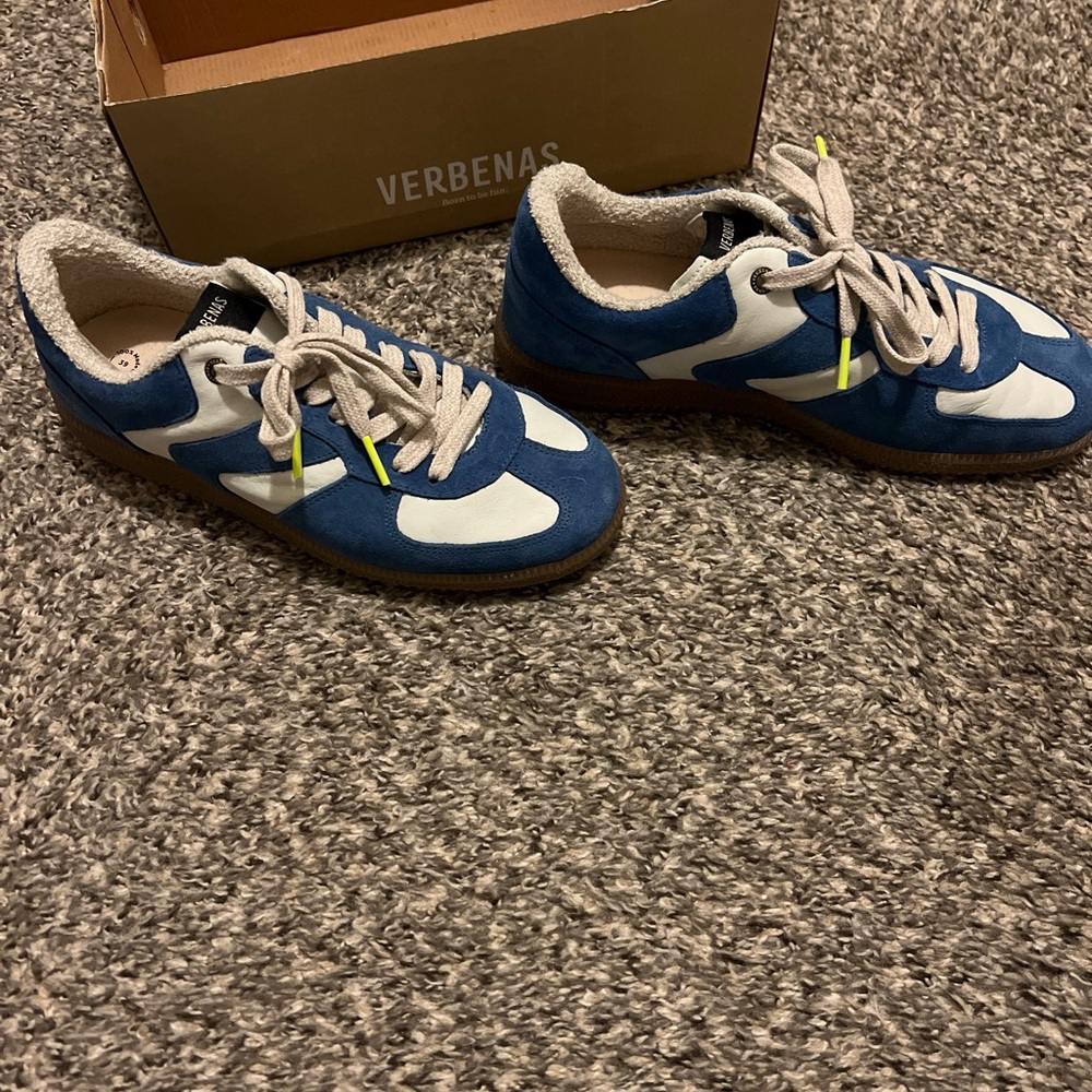 Verbenas Blue and White Sneakers